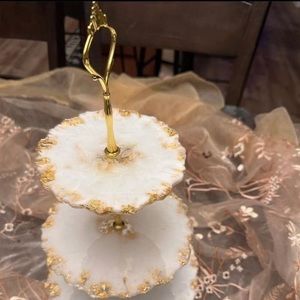 Meet your Posher, Resin